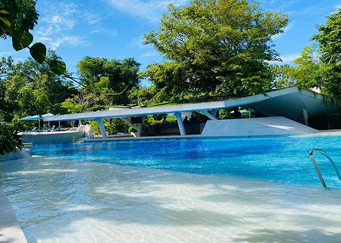 Monaliza 1br With Balcony & Living In Tambuli Seaside Appartement *