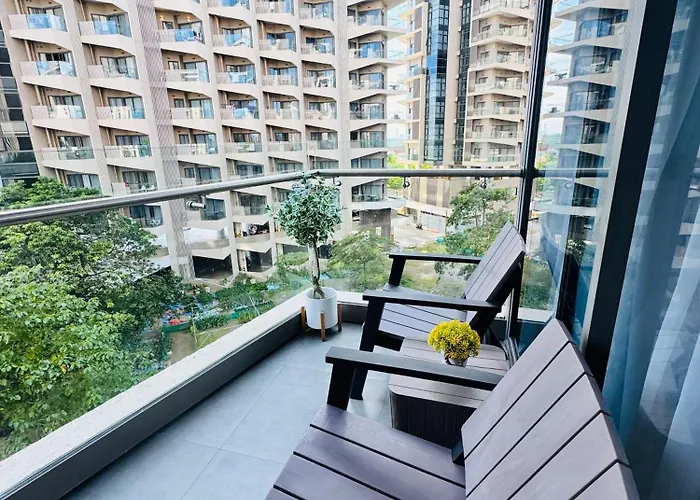 Monaliza 1br With Balcony & Living In Tambuli Seaside Appartement